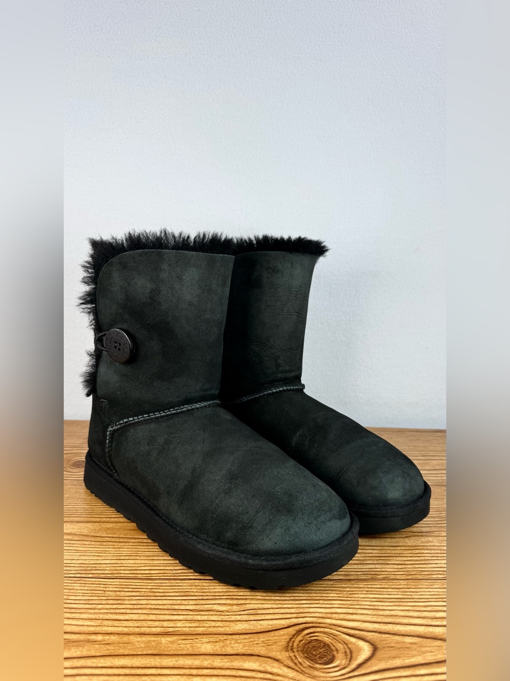 UGG Bailey Button II Boots Womens 9 Black Suede Sheepskin 1016226 Winter